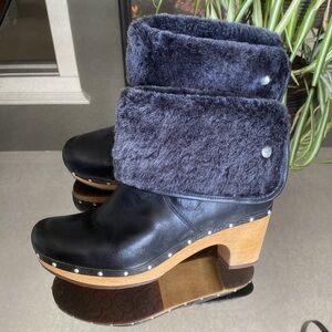 UGG Lynnea Black Leather Shearling Lined Wooden Clog Boots, Size 11